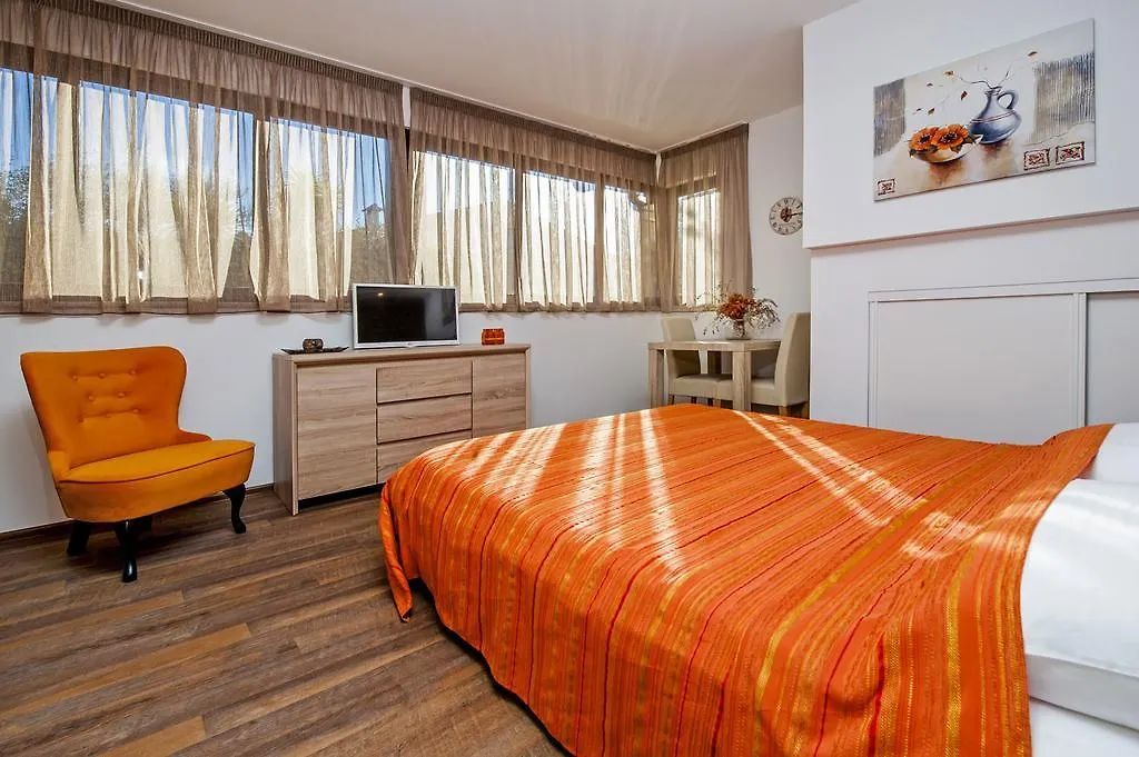 Apartments Figarola 罗维尼